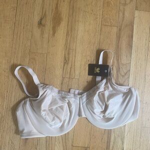 Wacoal beige bra. Size 42C NWT